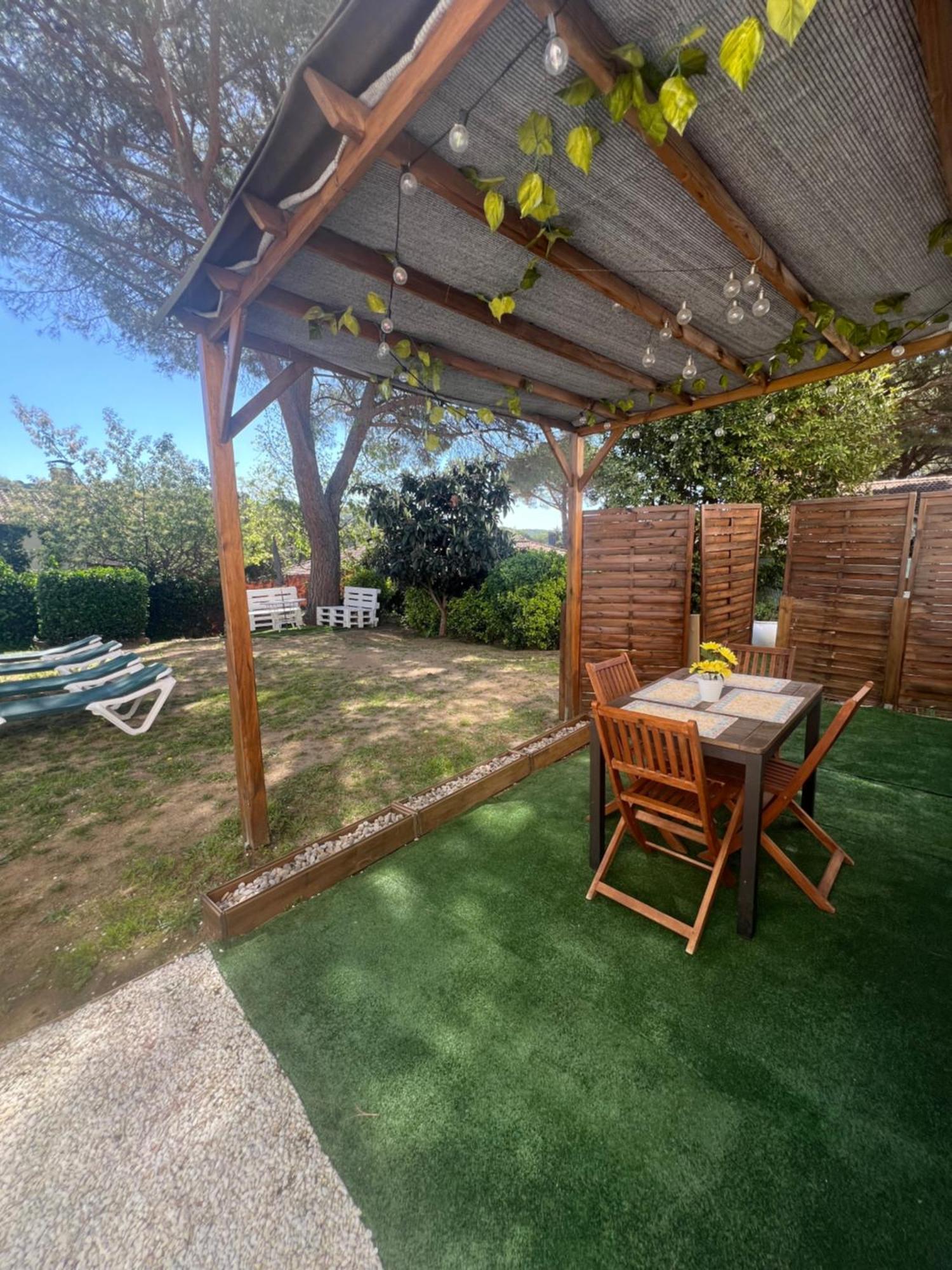 Apartamento Loft, Jardin Y Piscina Privada Romanya de la Selva Exterior photo