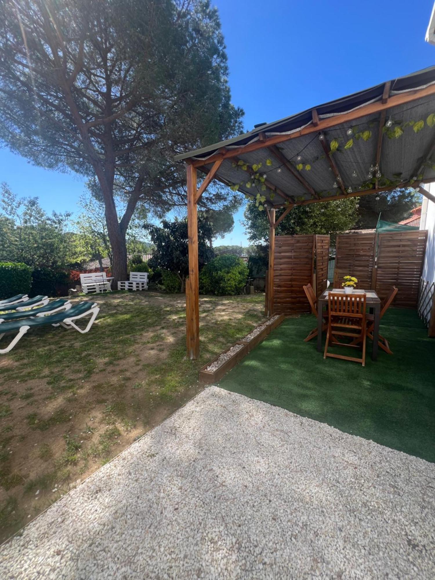 Apartamento Loft, Jardin Y Piscina Privada Romanya de la Selva Exterior photo